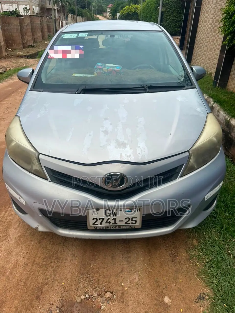 Toyota Vitz 2013 Silver