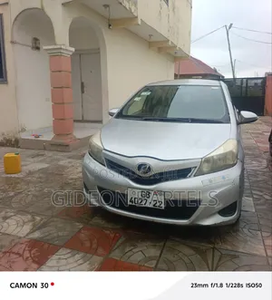 Toyota Vitz 2012 Silver