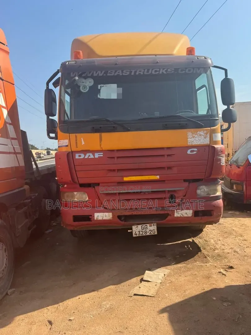 Rear-Loading Garbage Compactor Truck