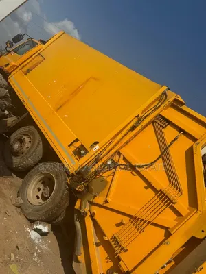 Rear-Loading Garbage Compactor Truck