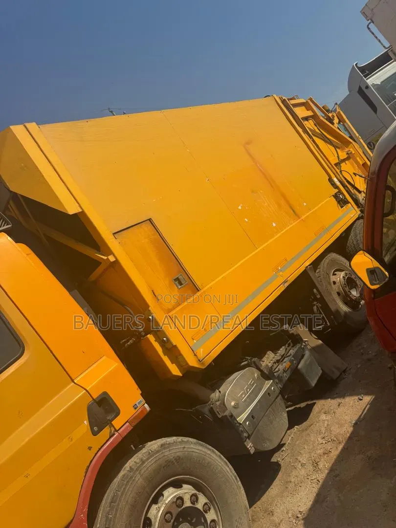 Rear-Loading Garbage Compactor Truck