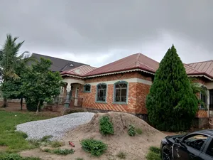 7bdrm House in Born 2 Pray Estate, Ejisu-Juaben Municipal for rent