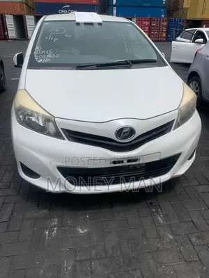 Toyota Vitz 2013 Off white