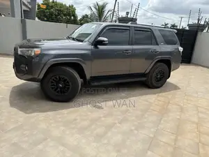 Toyota 4-Runner TRD Off Road 2020 Gray