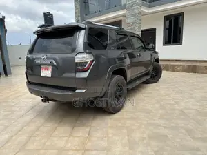 Toyota 4-Runner TRD Off Road 2020 Gray