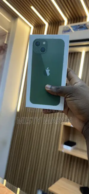 New Apple iPhone 13 128 GB Green