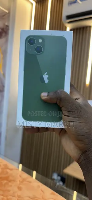 New Apple iPhone 13 128 GB Green