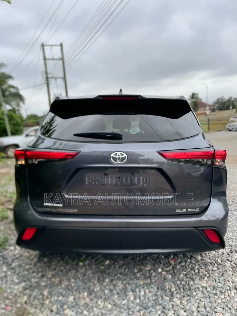Toyota Highlander 2022 Gray