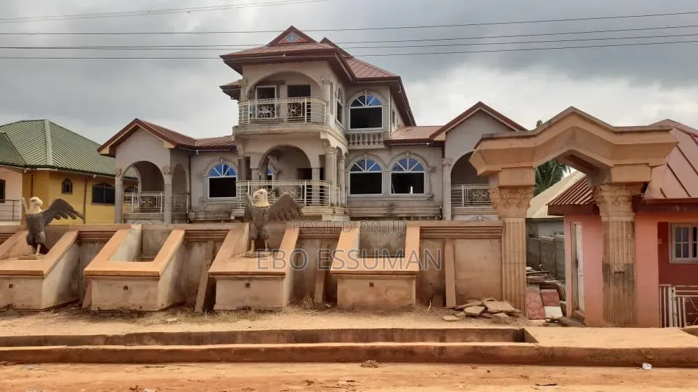 20bdrm House in Kwabre for sale