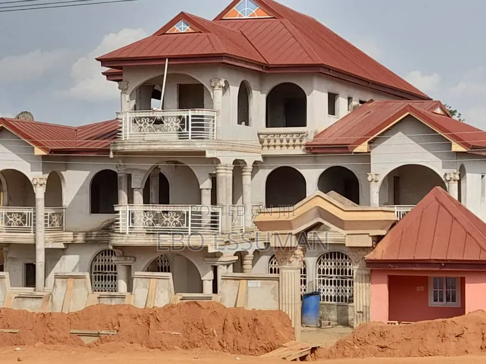 20bdrm House in Kwabre for sale