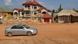 20bdrm House in Kwabre for sale