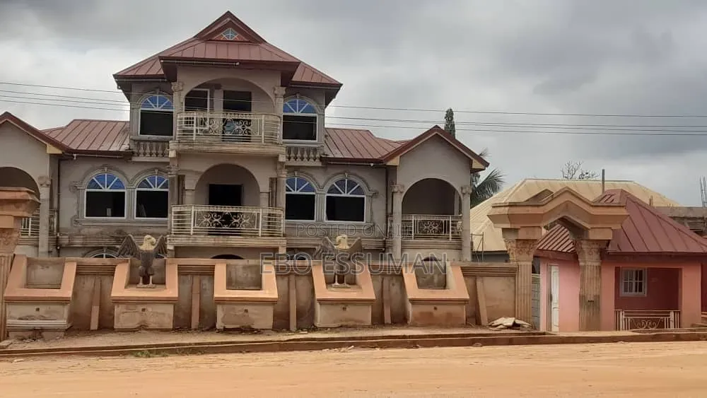 20bdrm House in Kwabre for sale