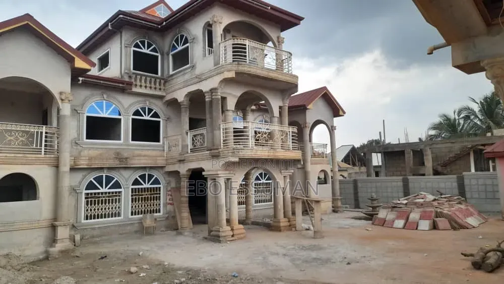 20bdrm House in Kwabre for sale