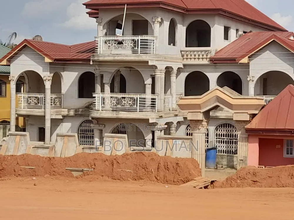 20bdrm House in Kwabre for sale