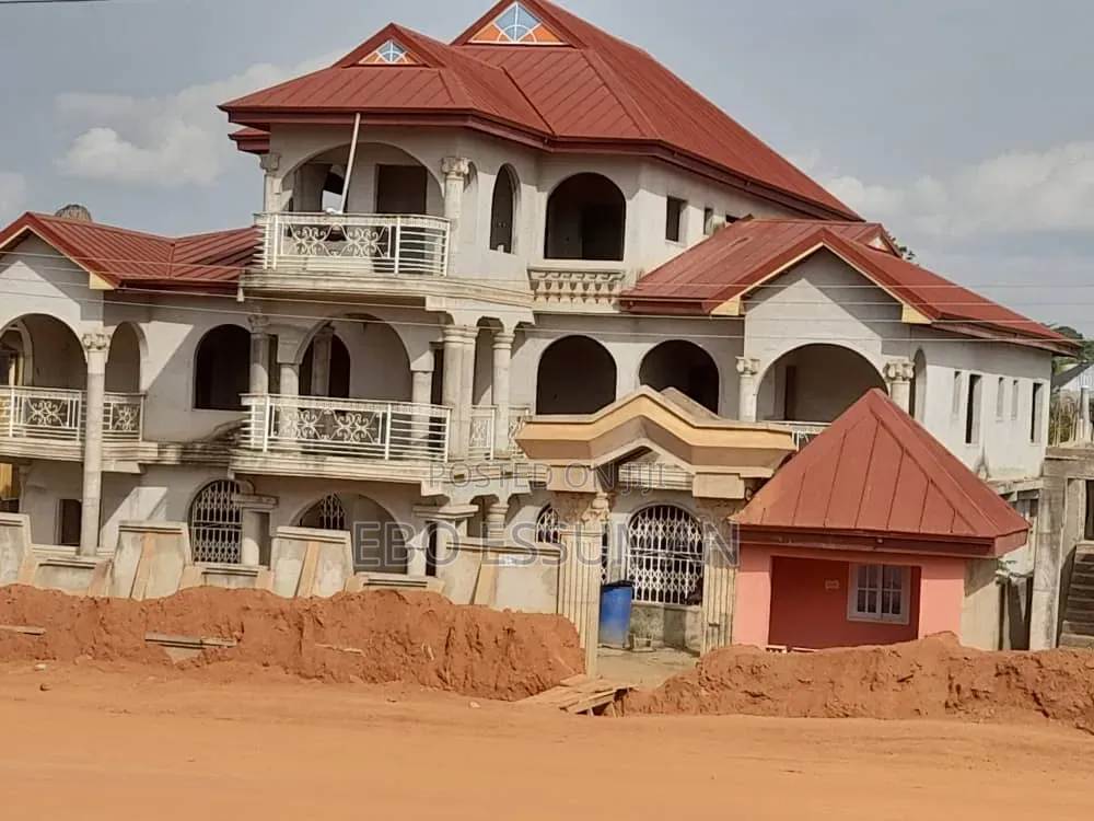 20bdrm House in Kwabre for sale