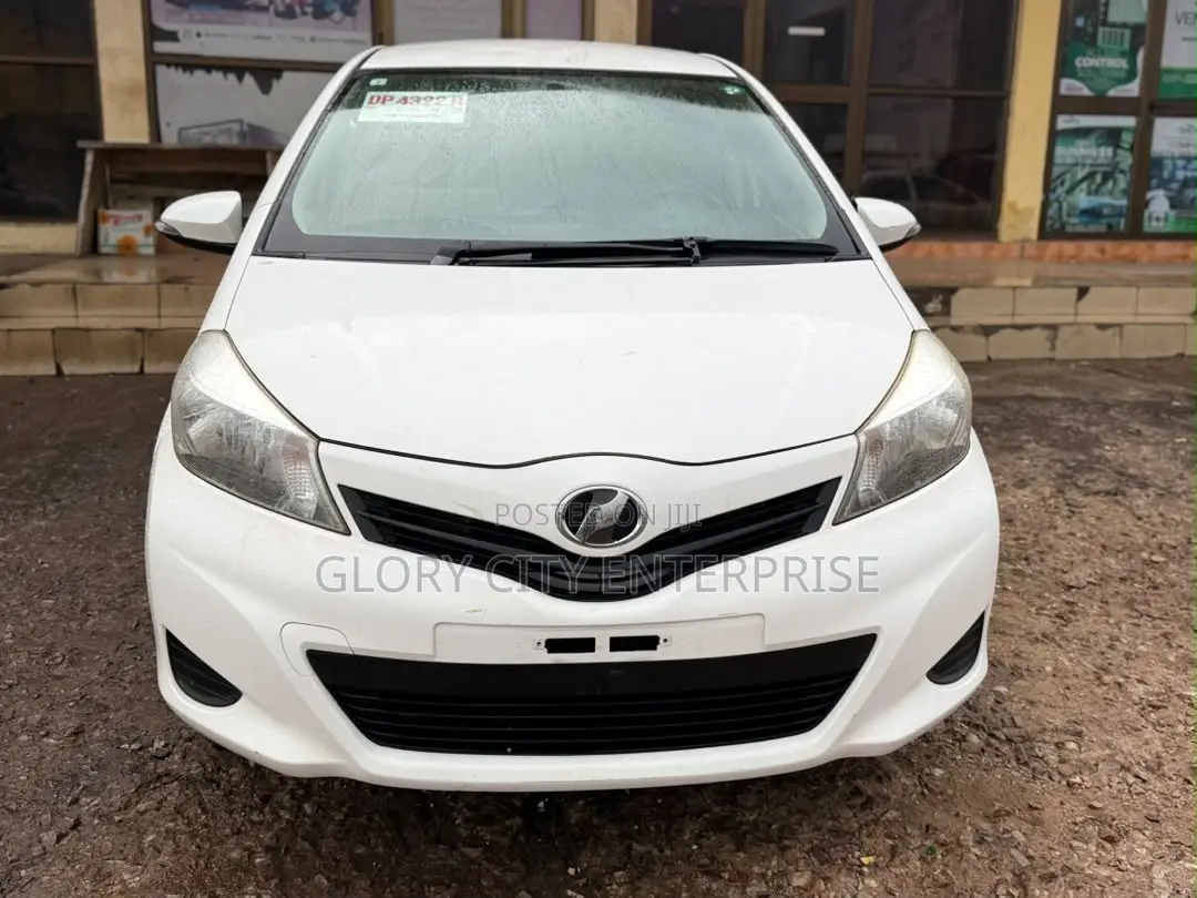 Toyota Vitz 1.3 AWD 3dr 2012 White