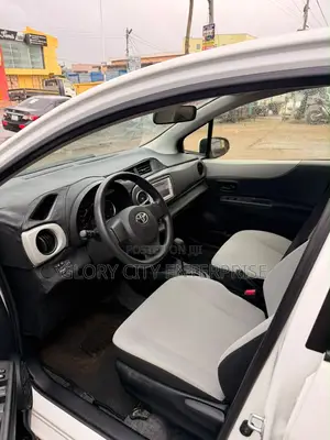 Toyota Vitz 1.3 AWD 3dr 2012 White