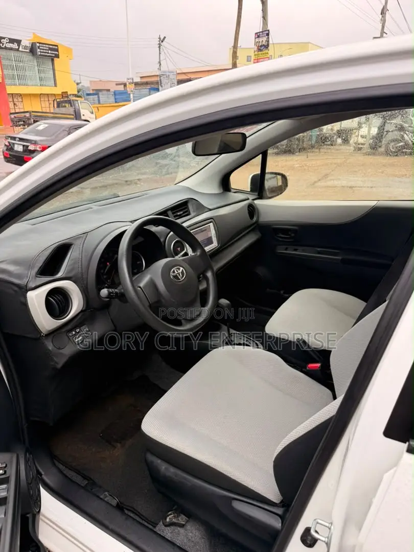 Toyota Vitz 1.3 AWD 3dr 2012 White