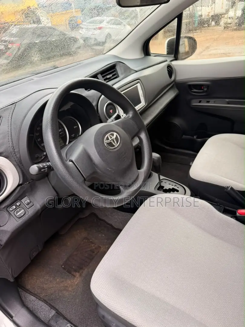 Toyota Vitz 1.3 AWD 3dr 2012 White