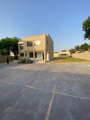 4bdrm House in Labone, Coffee Shop Area for rent