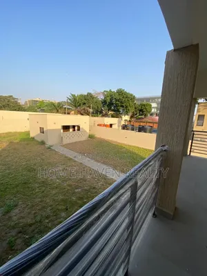 4bdrm House in Labone, Coffee Shop Area for rent