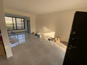 4bdrm House in Labone, Coffee Shop Area for rent