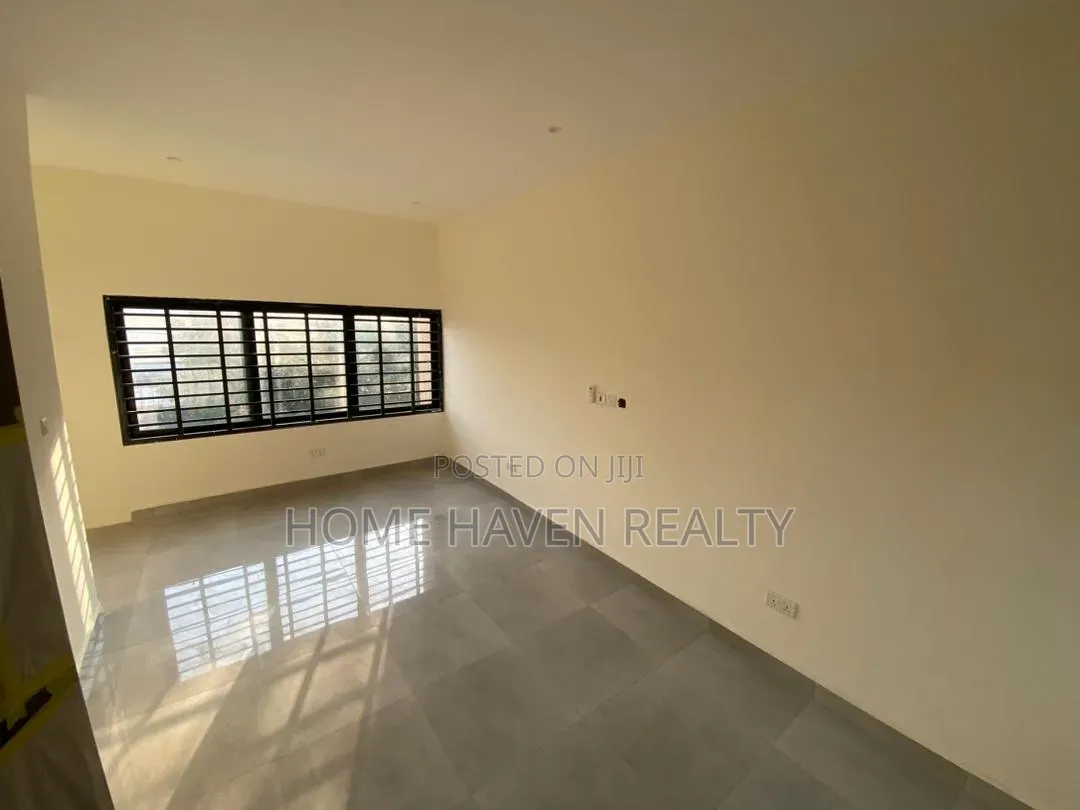 4bdrm House in Labone, Coffee Shop Area for rent