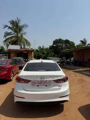 Hyundai Elantra Limited Sedan FWD (2.0L 4cyl 6A) 2017 White