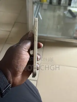 Apple iPhone 15 128 GB Yellow