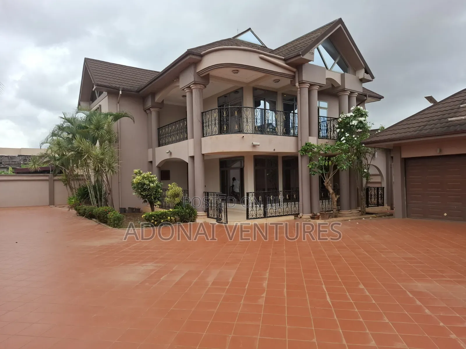 4bdrm House in Ahodwo Daban, Kumasi Metropolitan for sale