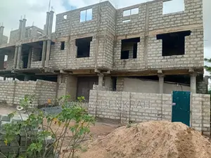 6bdrm Apartment in Tema Metropolitan for sale