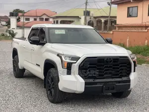 Toyota Tundra Limited CrewMax 4WD SB w/5.5' Bed 2025 White