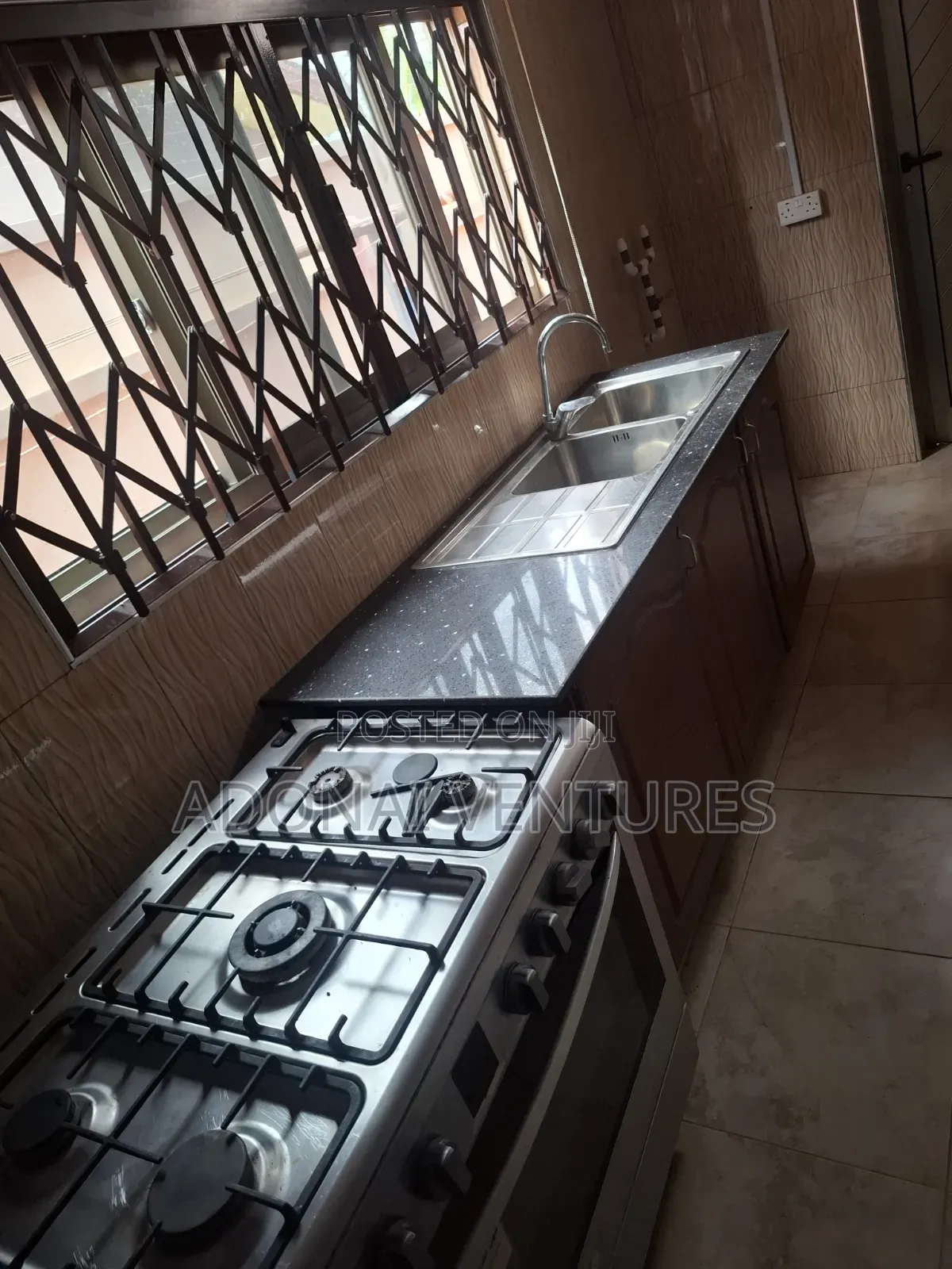 4bdrm House in Ahodwo Daban, Kumasi Metropolitan for sale