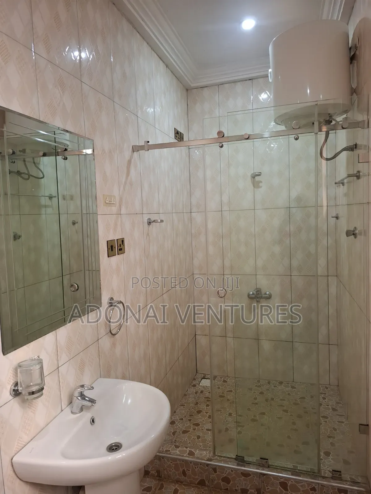 4bdrm House in Ahodwo Daban, Kumasi Metropolitan for sale