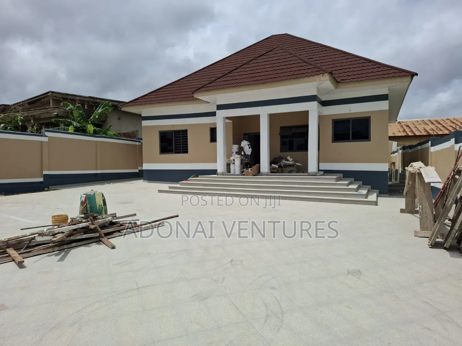 4bdrm House in Ahodwo Daban, Kumasi Metropolitan for sale