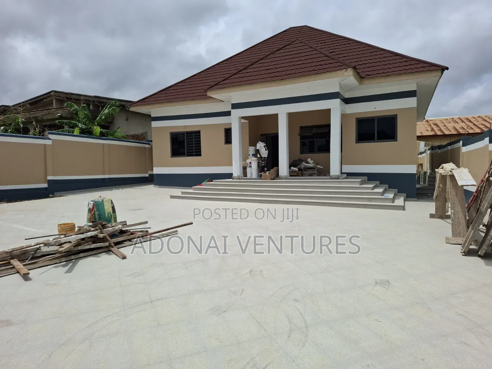 4bdrm House in Ahodwo Daban, Kumasi Metropolitan for sale