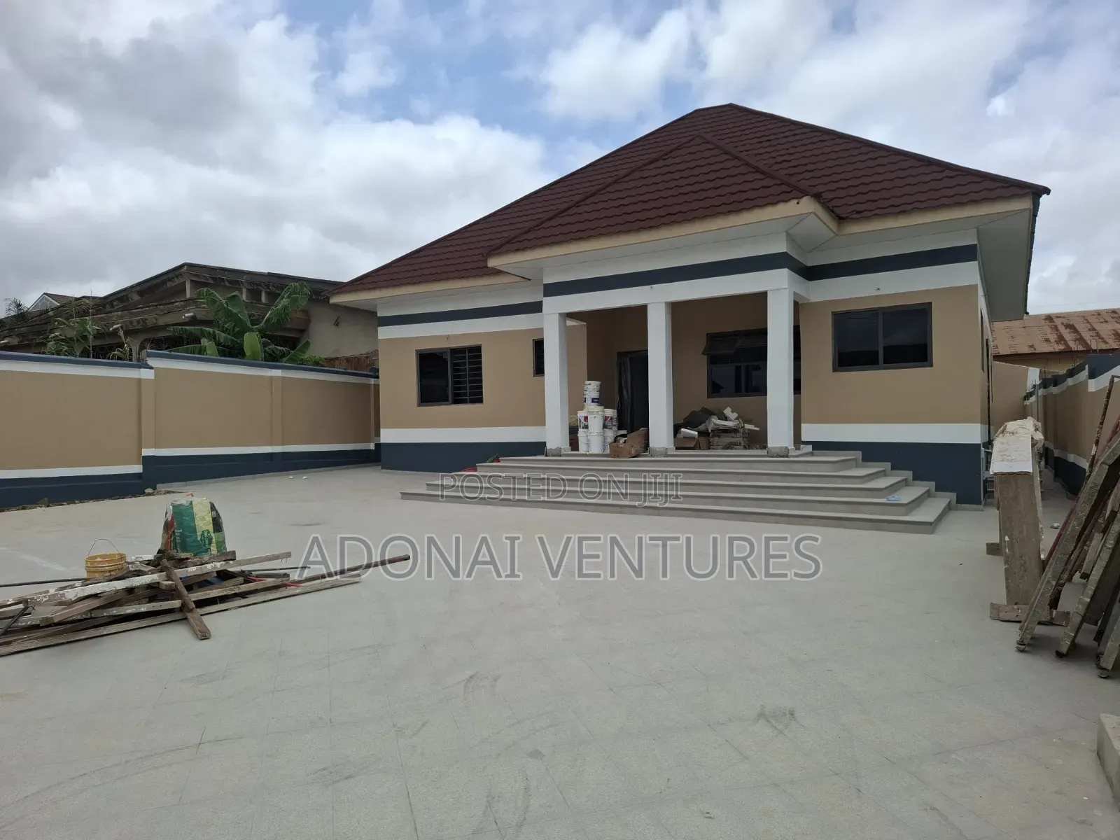 4bdrm House in Ahodwo Daban, Kumasi Metropolitan for sale