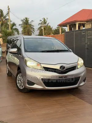 Toyota Vitz 1.3 FWD 5dr 2012 Pink