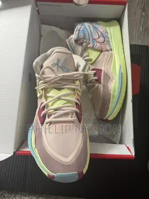 Kyrie Infinity Basketball Sneakers