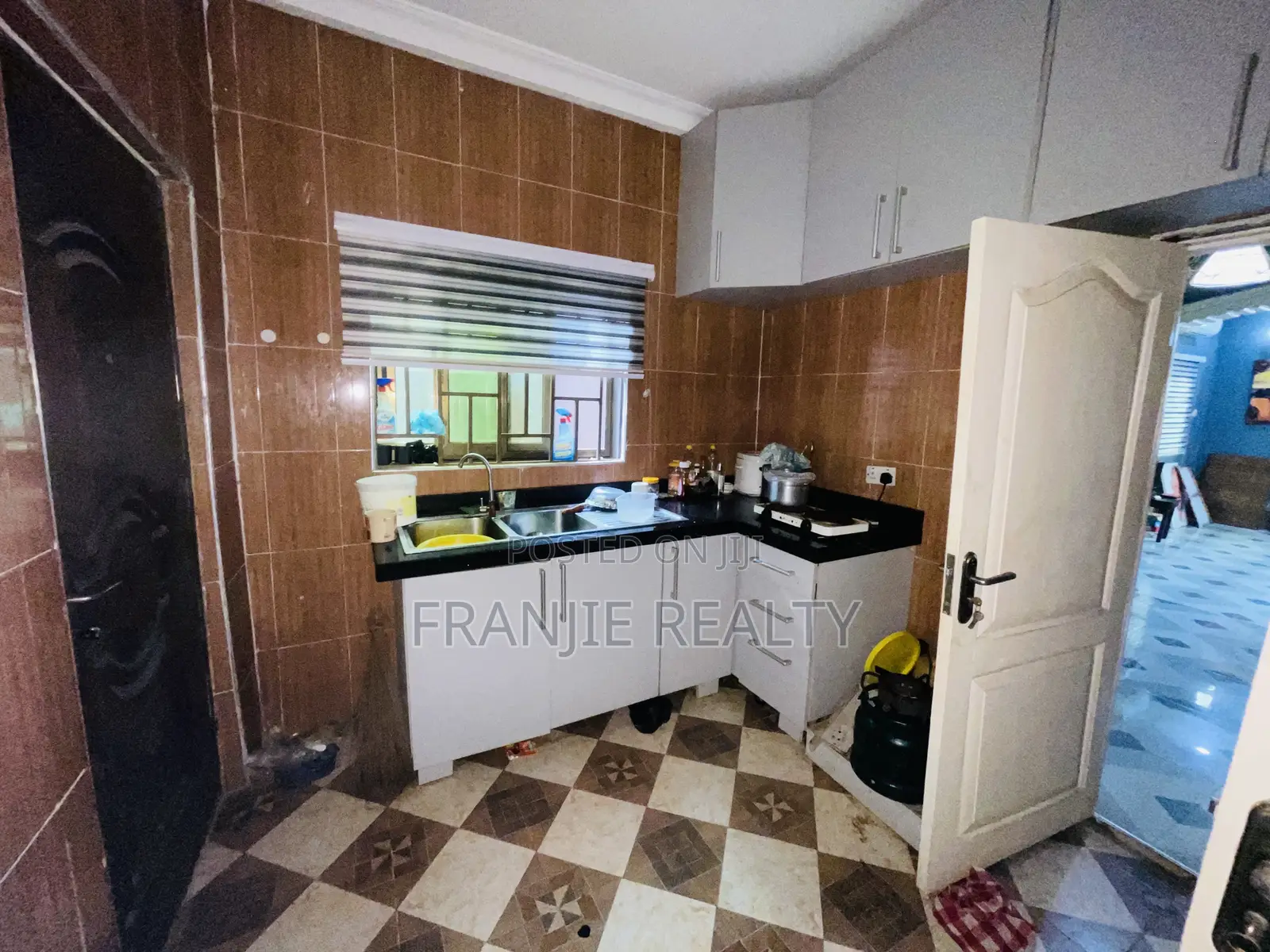 3bdrm House in Franjie Rwalty, Kasoa for sale