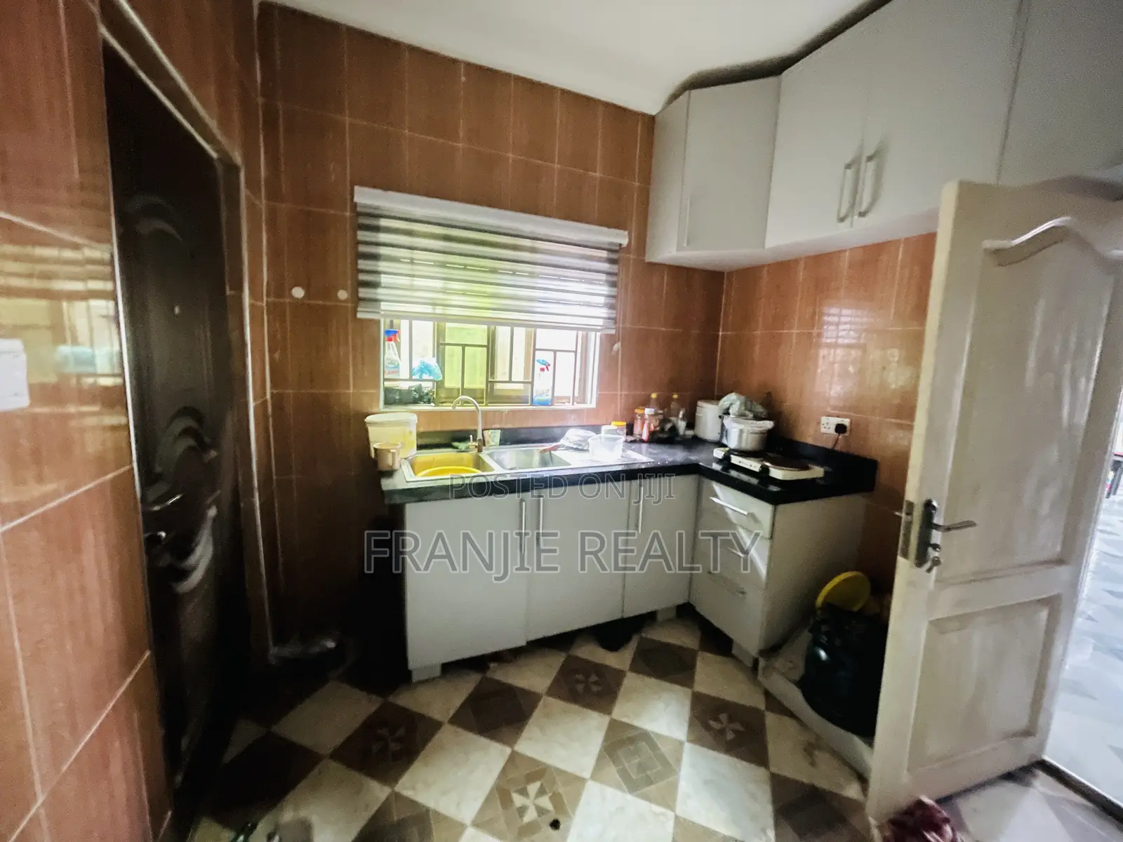 3bdrm House in Franjie Rwalty, Kasoa for sale