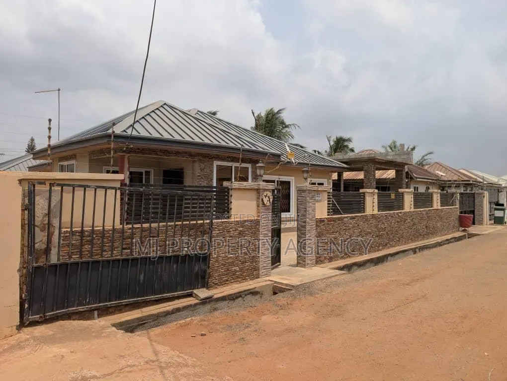 3bdrm House in Noble Estate, Prampram for sale