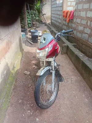 TVS HLX 125 2012 Red