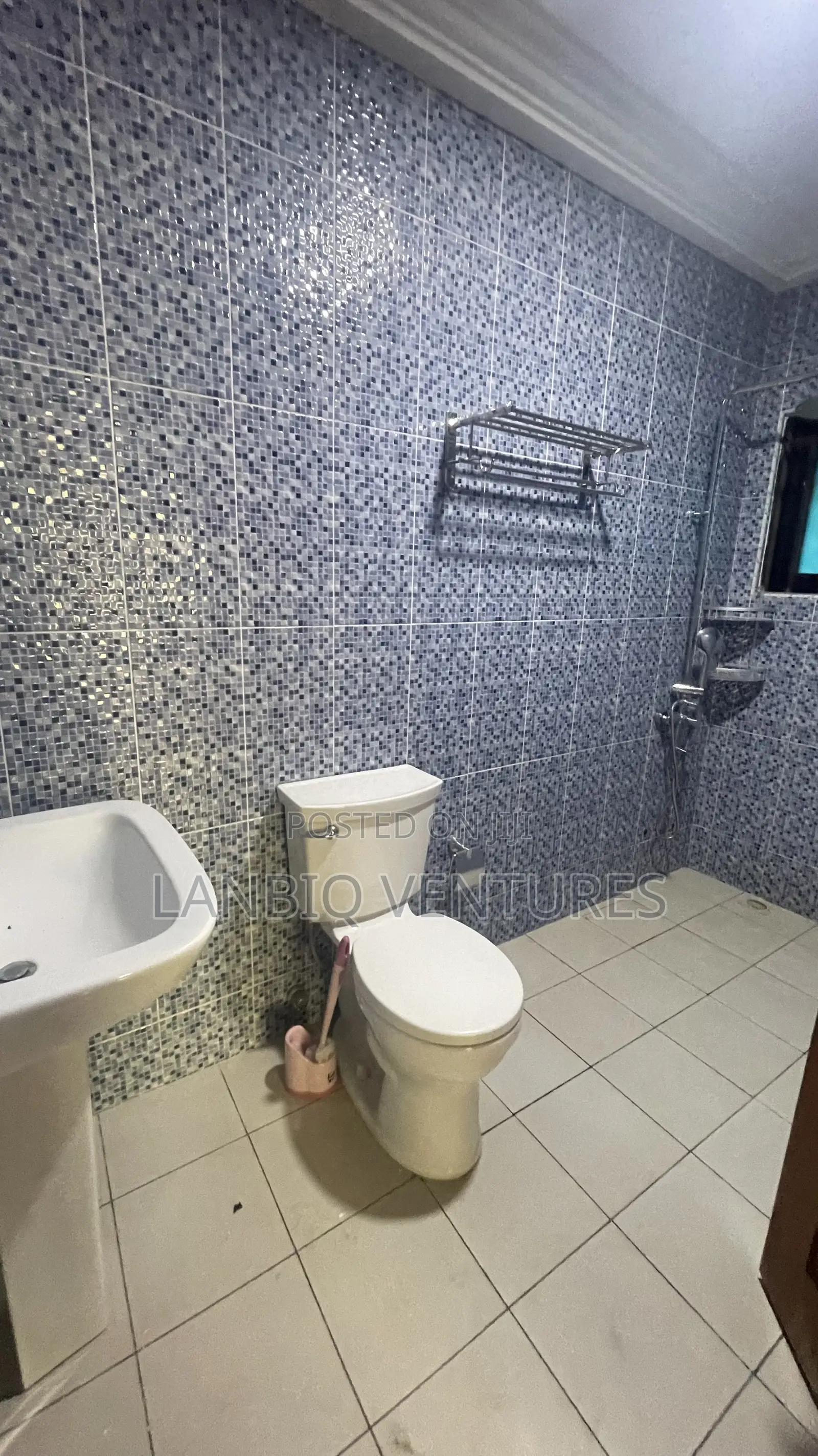 5bdrm House in West Legon for rent