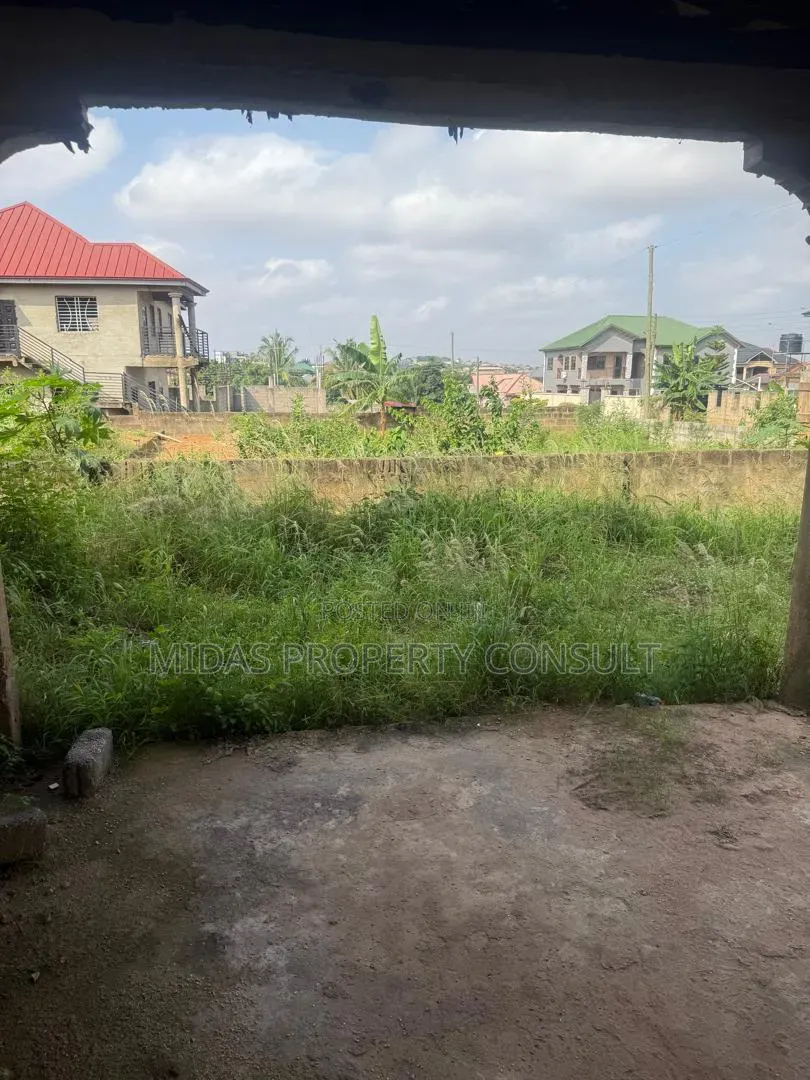 6bdrm House in Ayawaso, Ofankor for sale