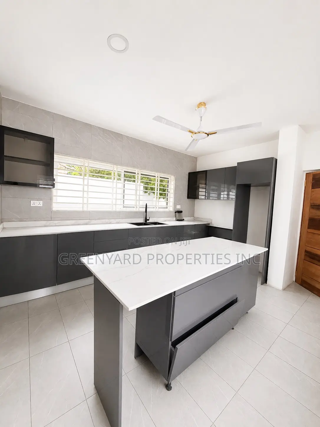 6 Rooms Office Space for Lease