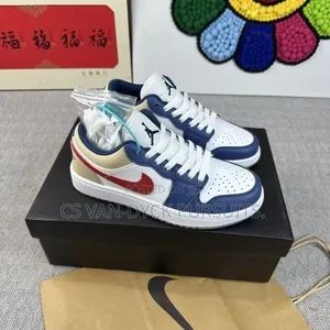Nike Dunk Low Sneakers