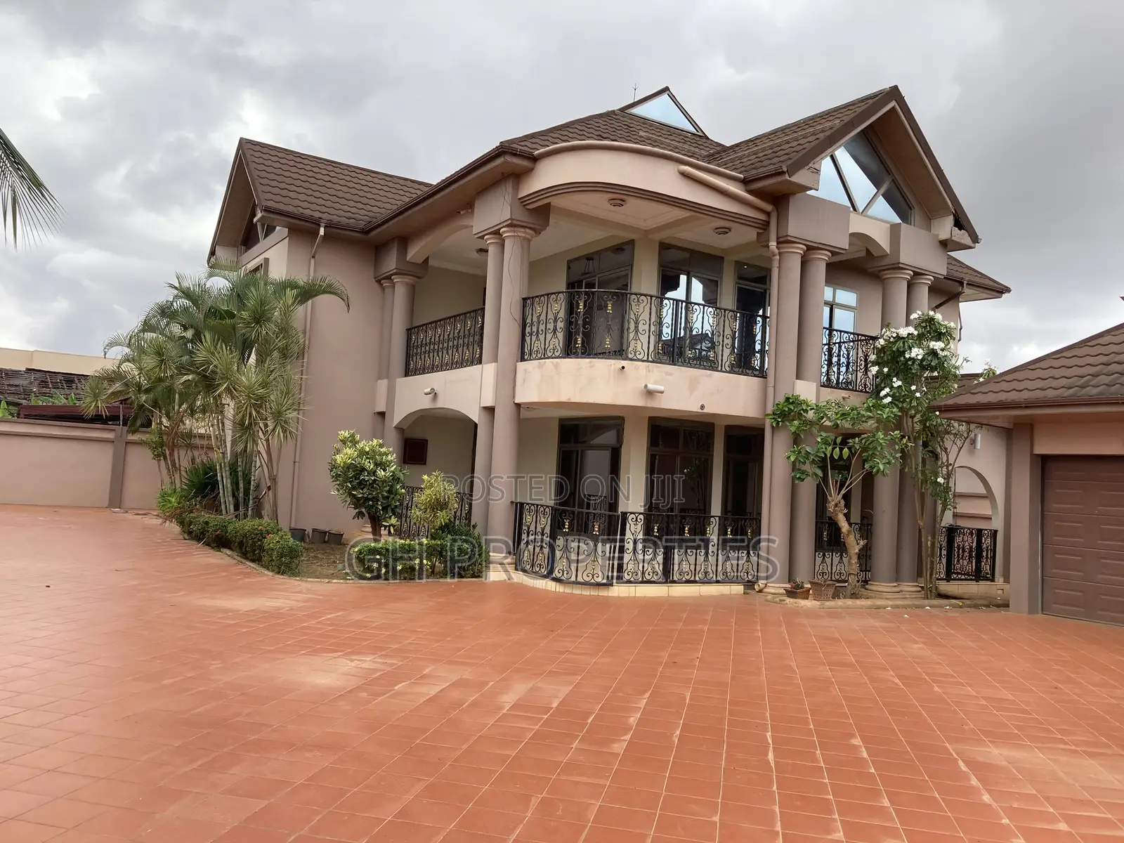 5bdrm Mansion in Ahodwo Daban., Kumasi Metropolitan for sale