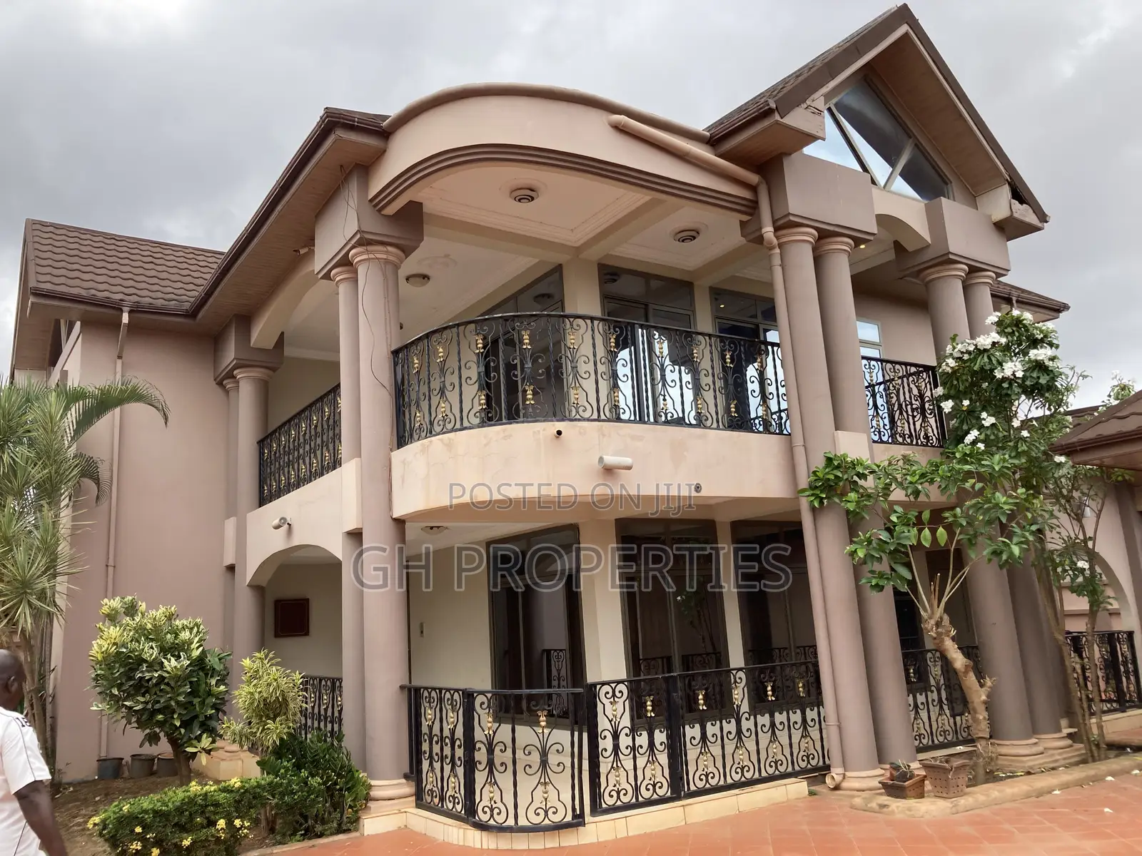 5bdrm Mansion in Ahodwo Daban., Kumasi Metropolitan for sale