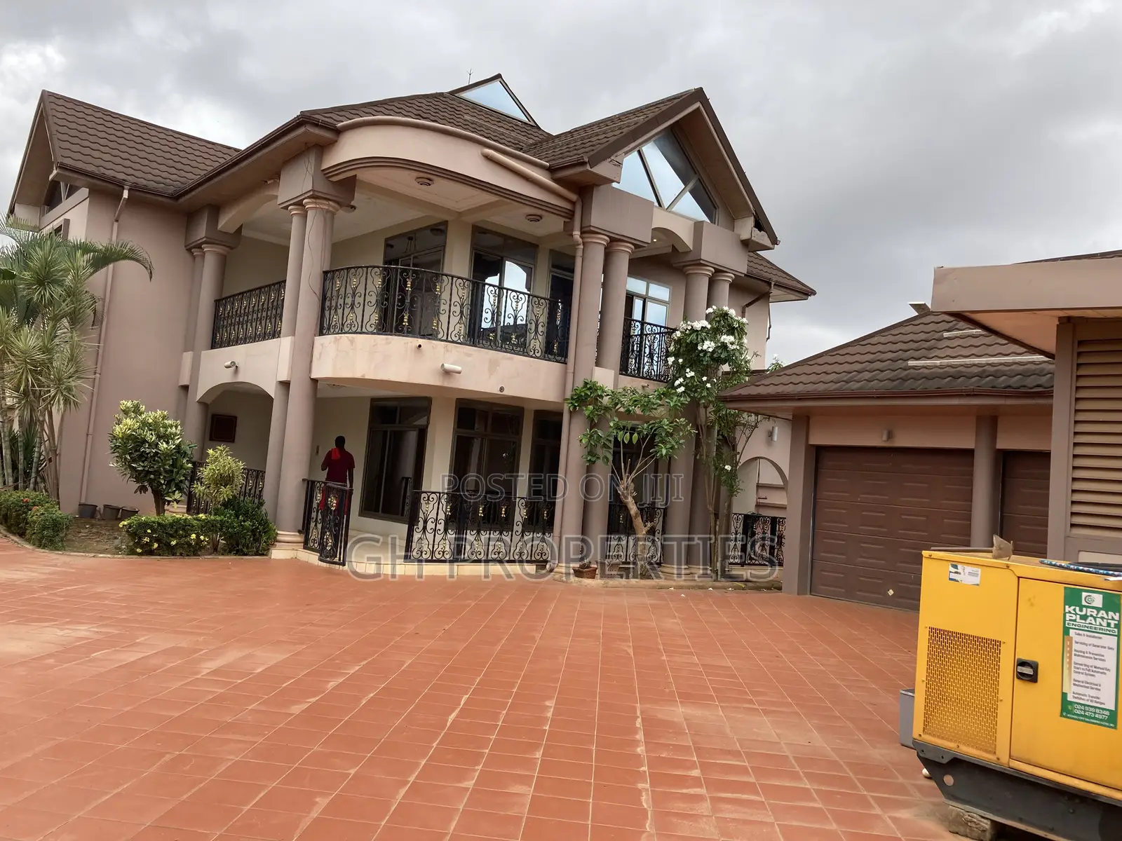 5bdrm Mansion in Ahodwo Daban., Kumasi Metropolitan for sale